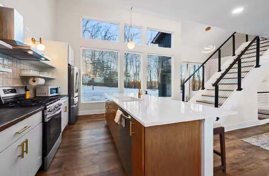 More Photos Of 25085-25349 Buena Vista Rd, Rockbridge Hotel For Sale