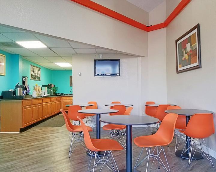 More Photos Of 8800 Airport Blvd, Houston Hospitality For Sale