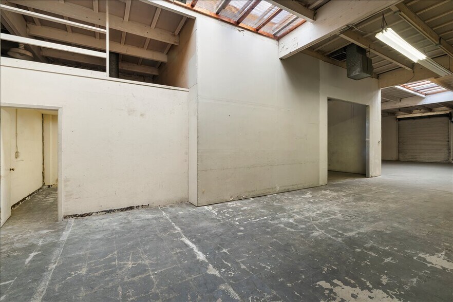 More Photos Of 930 Industrial Ave, Palo Alto Warehouse For Sale