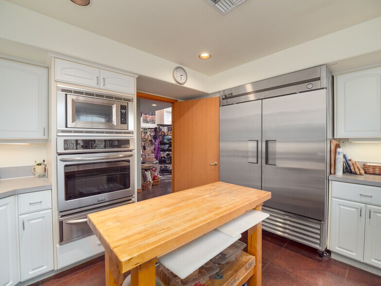 More Photos Of 345 1st St, Elkton Winery Vineyard For Sale