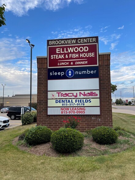 More Photos Of 2211-2235 Sycamore Rd, Dekalb Storefront Retail Office For Lease