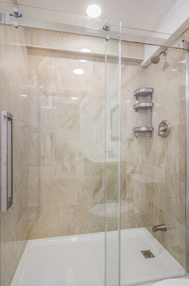 More Photos Of 2709 Lake Shore Dr, Toronto Apartments For Sale