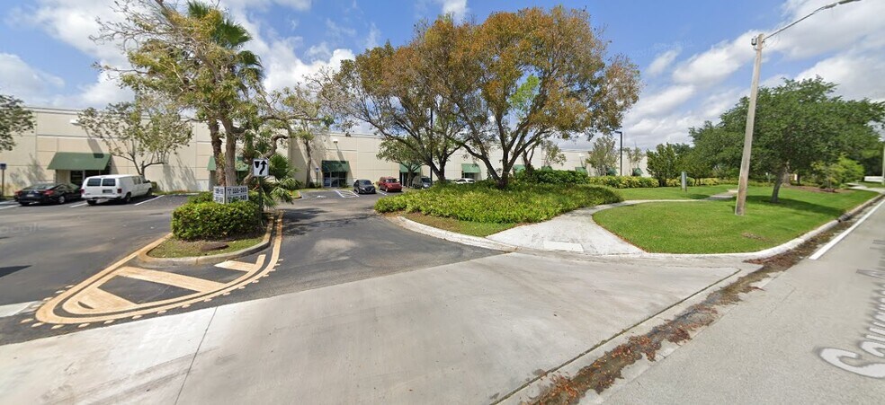 More Photos Of 501 - 599 Sawgrass Corporate Parkway, Sunrise Light Manufacturing For Lease