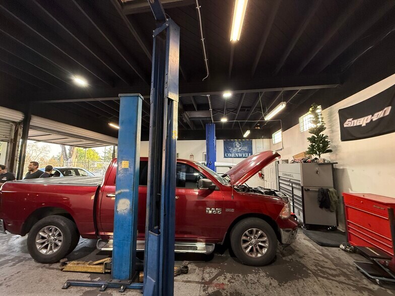 More Photos Of 2315 Fair Oaks Ave, Altadena Auto Repair For Sale
