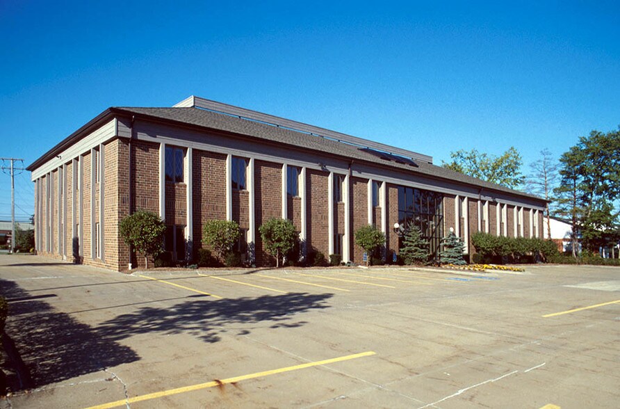 More Photos Of 30505 Bainbridge Rd, Solon Office For Lease