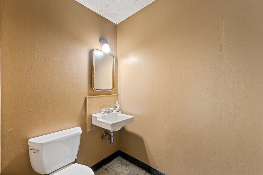 More Photos Of 57 Loomis St, San Francisco Warehouse For Lease