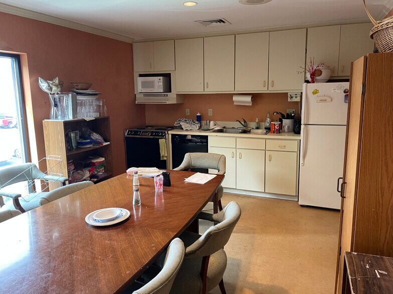 More Photos Of 3226 Hampton Ave, Brunswick Medical For Sale