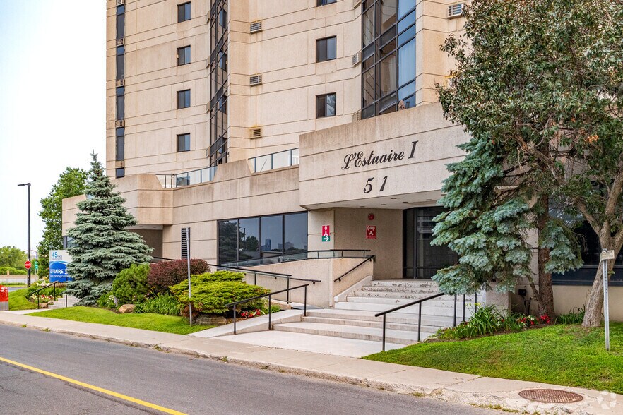 More Photos Of 45-51 Pl Charles-Le Moyne, Longueuil Office For Sale