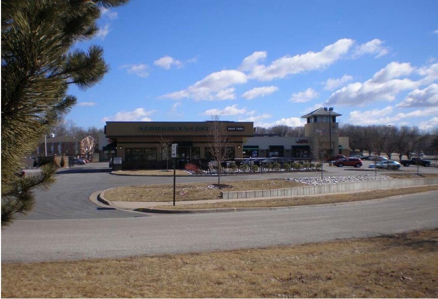 More Photos Of 8815-8829 Metcalf Ave, Overland Park Unknown For Lease