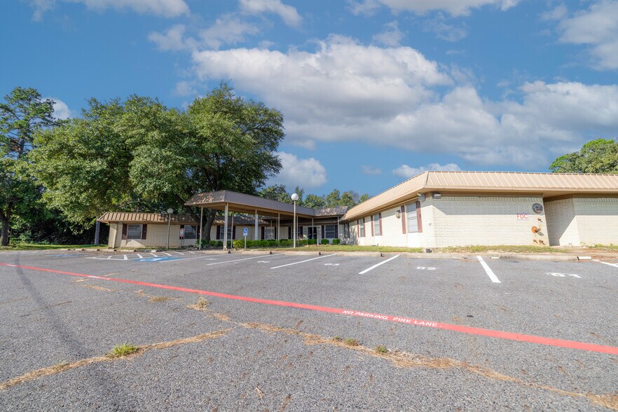 More Photos Of 611 NW Stallings Dr, Nacogdoches Assisted Living For Sale