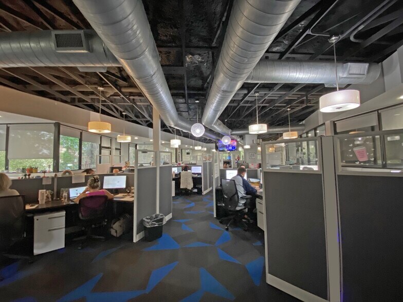 More Photos Of 7563 Philips Hwy, Jacksonville Office For Sale