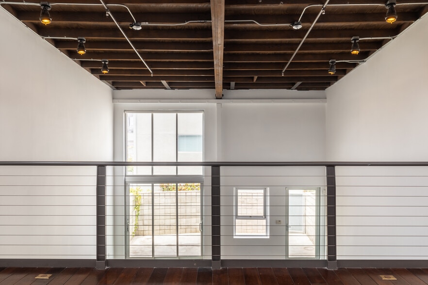 More Photos Of 2100 Abbot Kinney Blvd, Venice Office For Lease