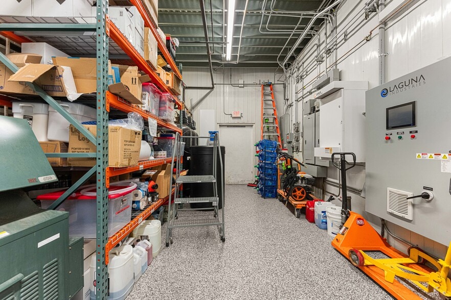 More Photos Of 10592 W State St, Boise Carwash For Sale