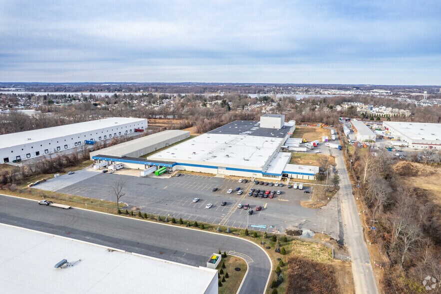 More Photos Of 800 Coopertown Rd, Delanco Distribution For Lease