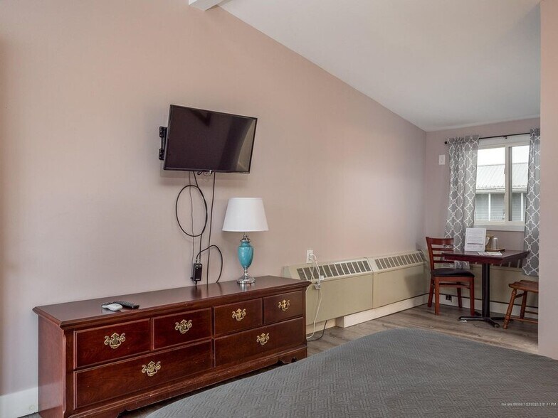 More Photos Of 656 N High St, Bridgton Hotel For Sale
