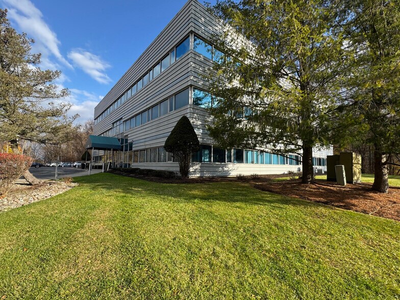 More Photos Of 1 Corwin Ct, Newburgh Medical For Lease