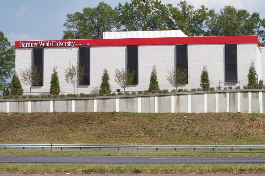 More Photos Of 8030 Arrowridge Blvd, Charlotte Office For Sale