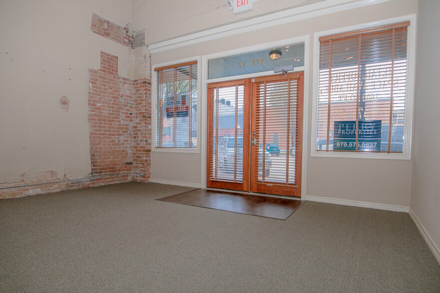 More Photos Of 208 N Bryan Ave, Bryan Office Residential For Lease