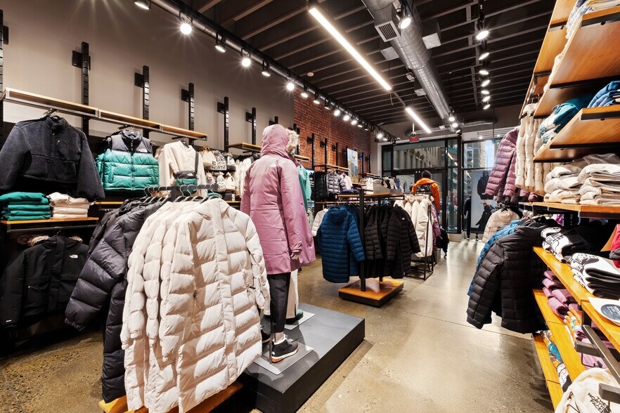 More Photos Of 1515 Walnut St, Philadelphia Storefront Retail Office For Lease