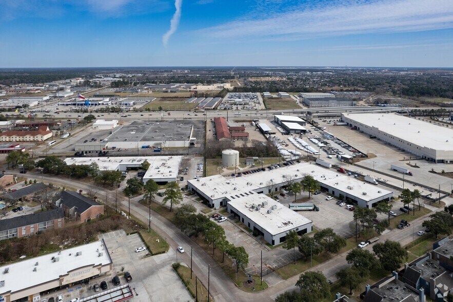 More Photos Of 301 Wells Fargo Dr, Houston Unknown For Lease
