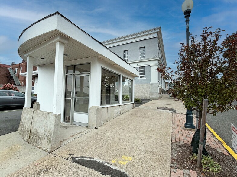 More Photos Of 2-6 N Main St, Wallingford Bank For Lease