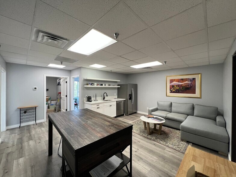 More Photos Of 2910 Jefferson St, Carlsbad Medical For Lease