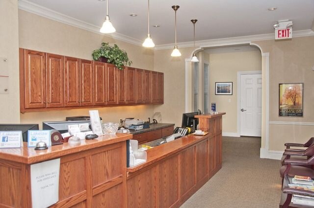 More Photos Of 418-420 W Clayton St, Waukegan Office For Sale