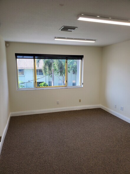 More Photos Of 833-839 SE 8th Ave, Deerfield Beach Storefront Retail Office For Lease