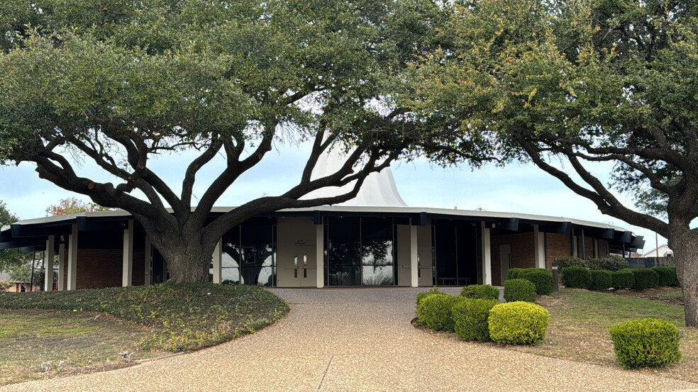 More Photos Of 9121 Ferguson Rd, Dallas Religious Facility For Sale