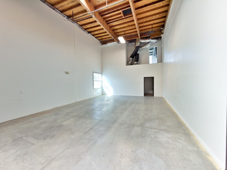 More Photos Of 10557 Juniper Ave, Fontana Warehouse For Lease