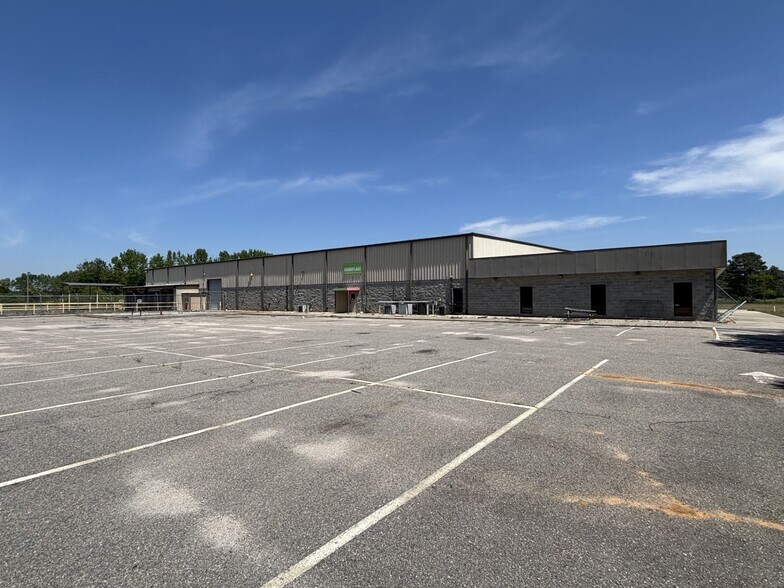More Photos Of 100 Industrial Rd, Red Springs Manufacturing For Sale