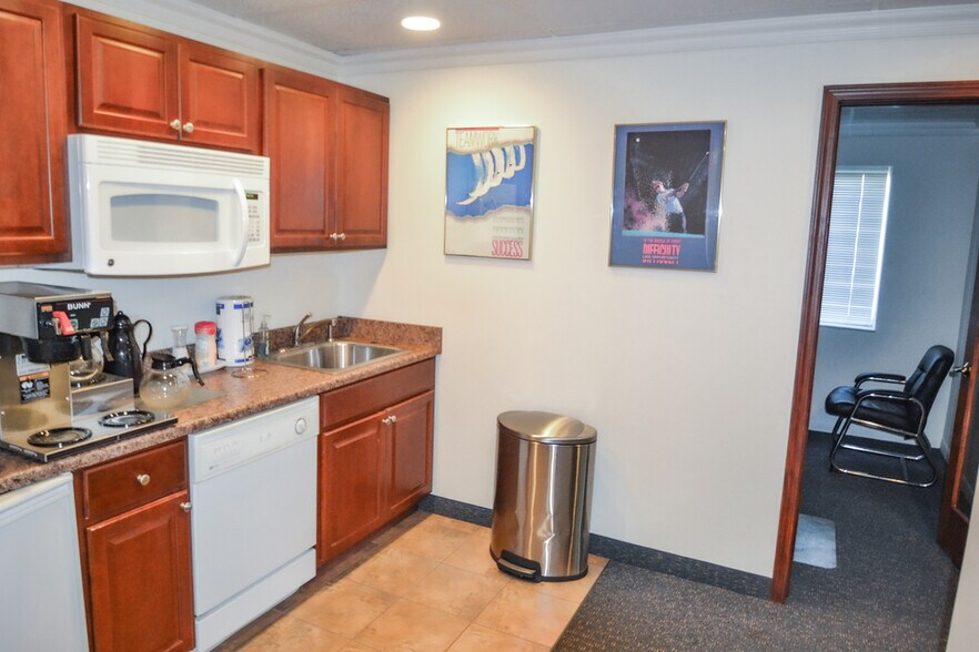 More Photos Of 1050 S Milford Rd, Highland Township Medical For Lease