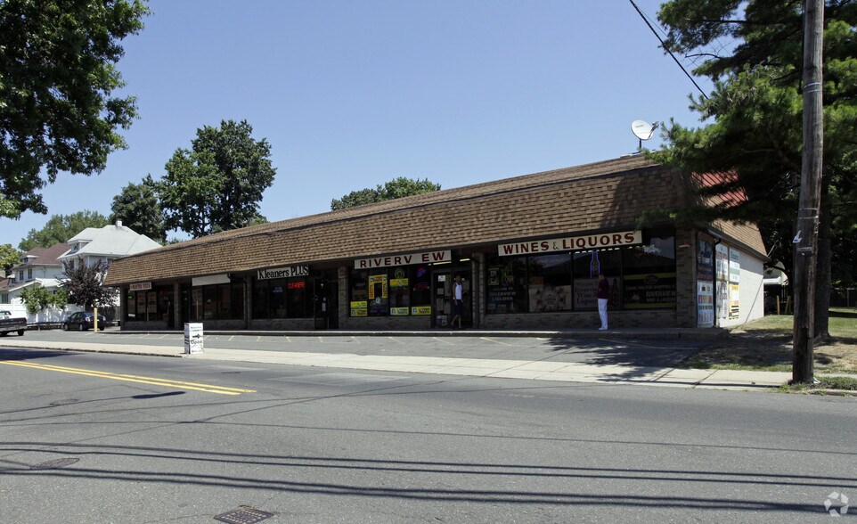 More Photos Of 55 River Rd, Bogota Storefront Retail Office For Lease