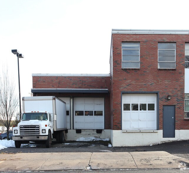 More Photos Of 18 Midland St, Hartford Light Manufacturing For Lease