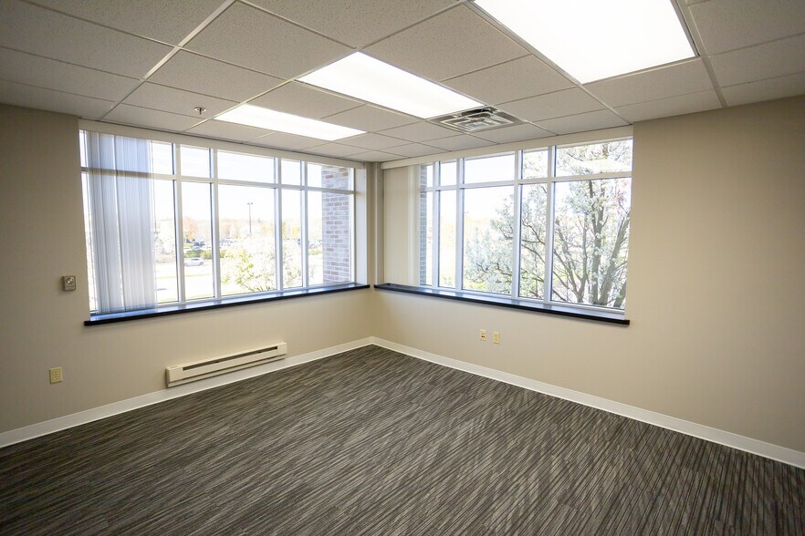 More Photos Of 19105 W Capitol Dr, Brookfield Medical For Lease
