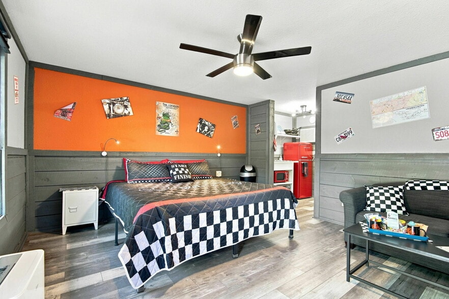 More Photos Of 4407 Calderwood Hwy, Maryville Hotel For Sale