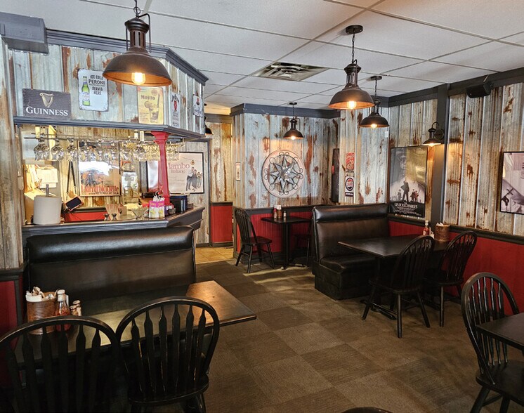 More Photos Of 105 James St, Parry Sound Restaurant For Sale