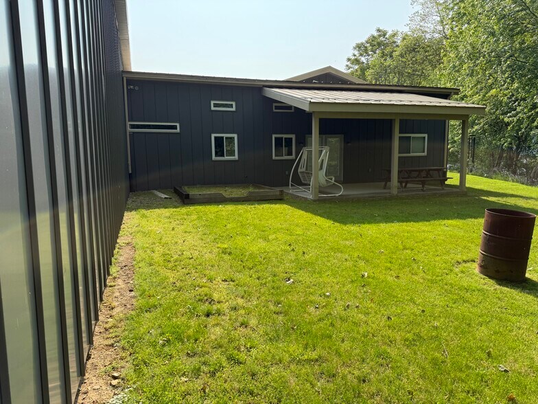 More Photos Of 805 Atlantic Ave, Franklin Light Manufacturing For Sale