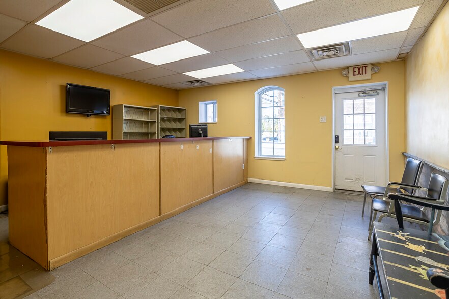 More Photos Of 4 E Glenolden Ave, Glenolden Office For Sale