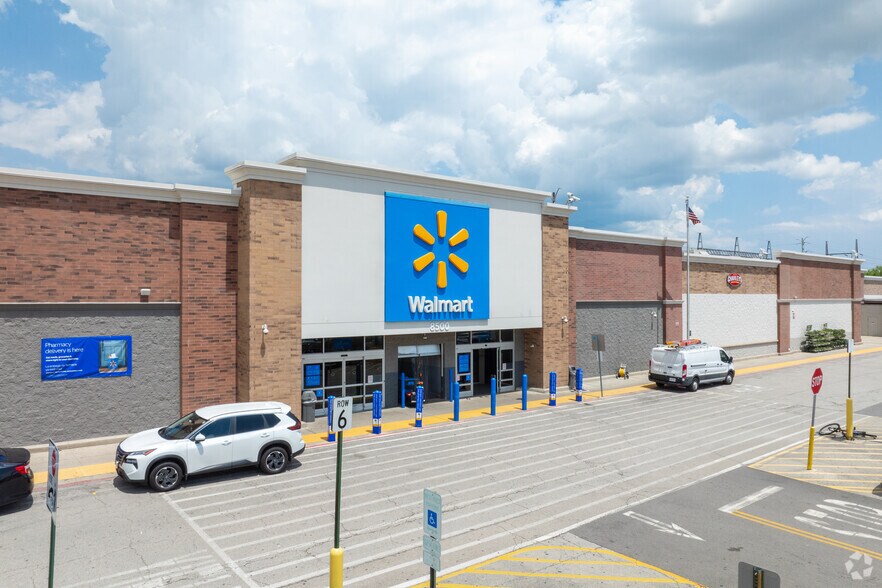 More Photos Of 8470-8598 Golf Rd, Niles Unknown For Lease