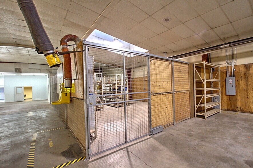 More Photos Of 225 West St, Evanston Light Manufacturing For Sale