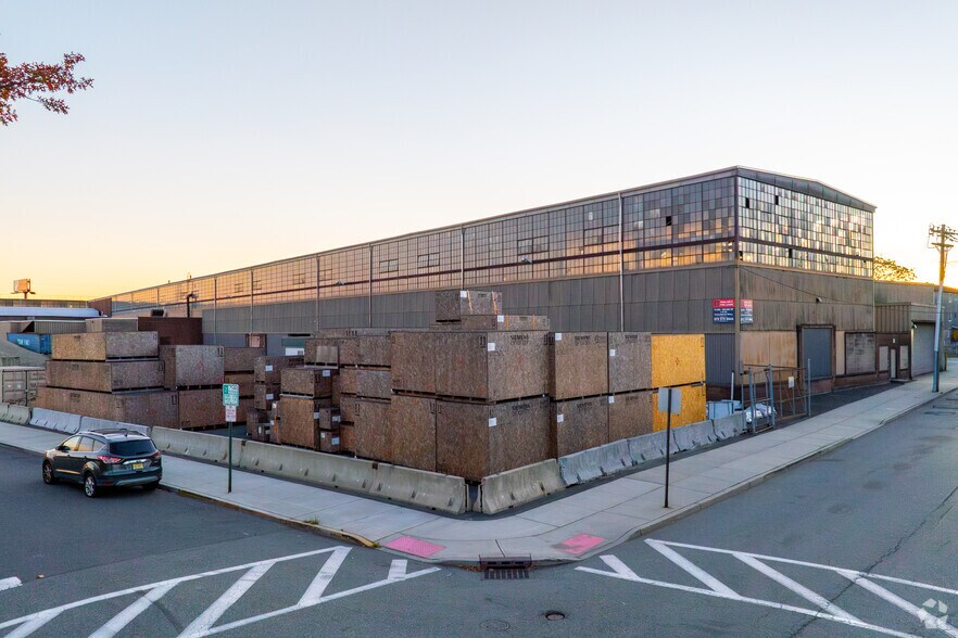 More Photos Of 500 Supor Blvd, Harrison Unknown For Lease