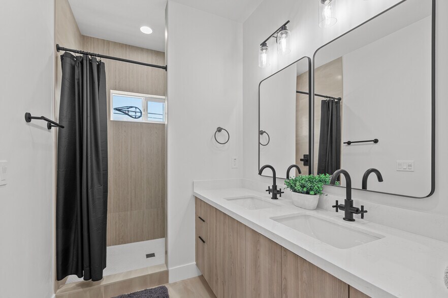 More Photos Of 4833-4845 Chippendale Dr, Sacramento Apartments For Sale