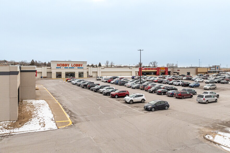 More Photos Of 3000 N White Bear Ave, Maplewood Unknown For Lease