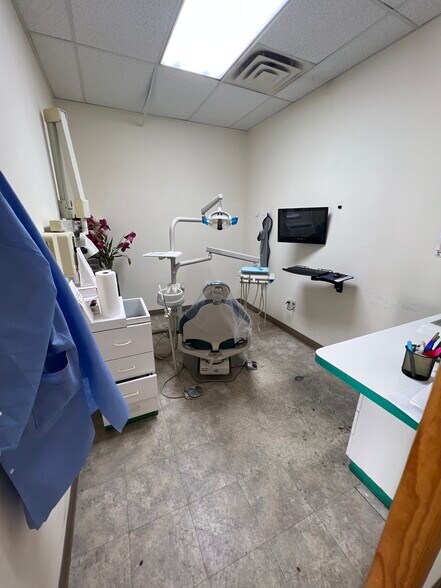 More Photos Of 1110 Pennsylvania Ave, Brooklyn Unknown For Lease