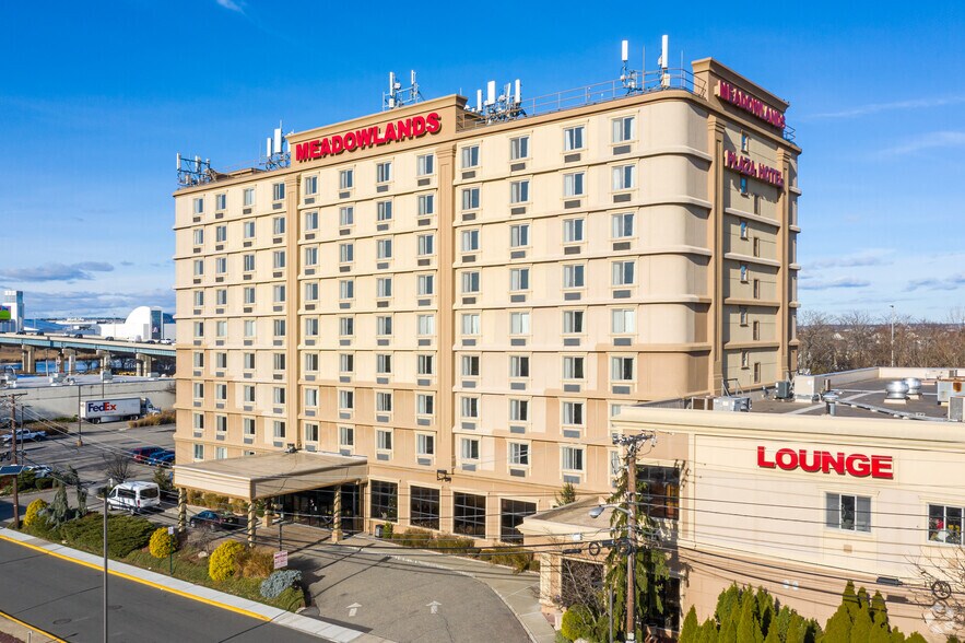 More Photos Of 40 Wood Ave, Secaucus Hotel For Lease