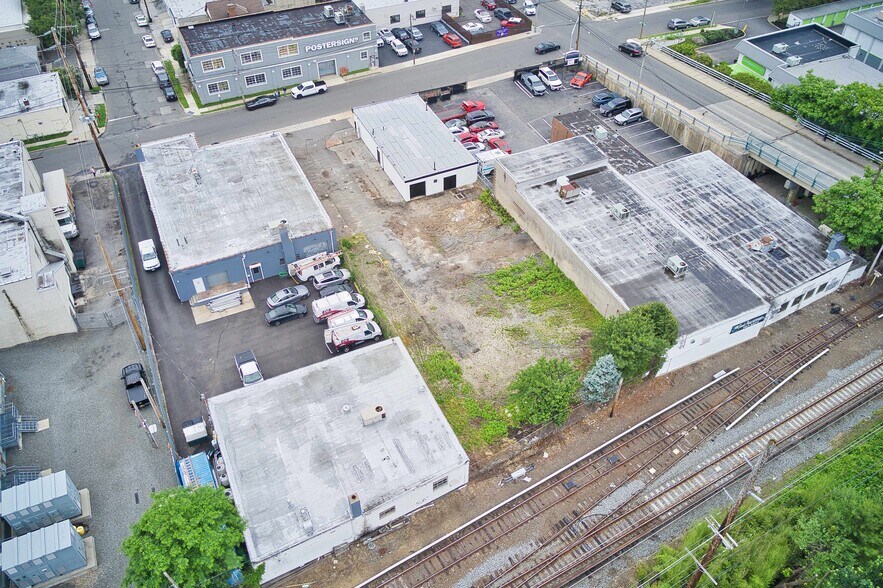 More Photos Of 88 S Bayles Ave, Port Washington General Retail For Sale