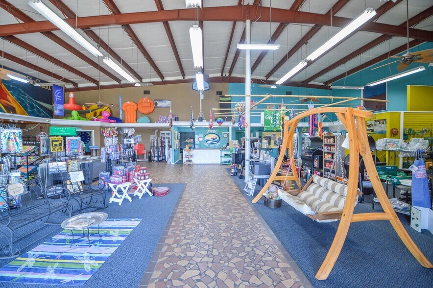 More Photos Of 415 Wilkins Wise Rd, Columbus Showroom For Sale