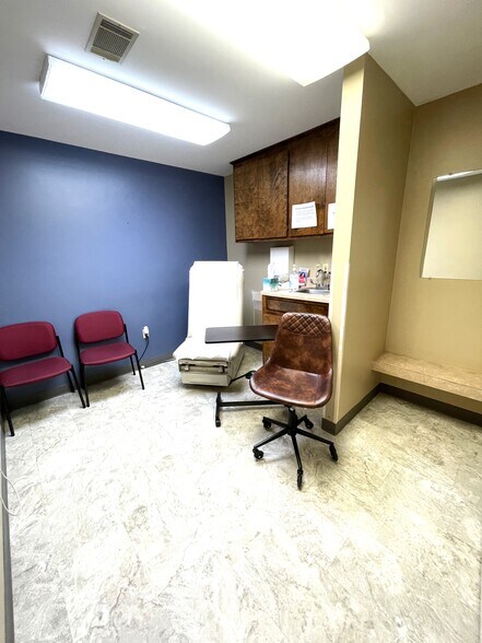 More Photos Of 220 N Phoenix Ave, Russellville Medical For Sale