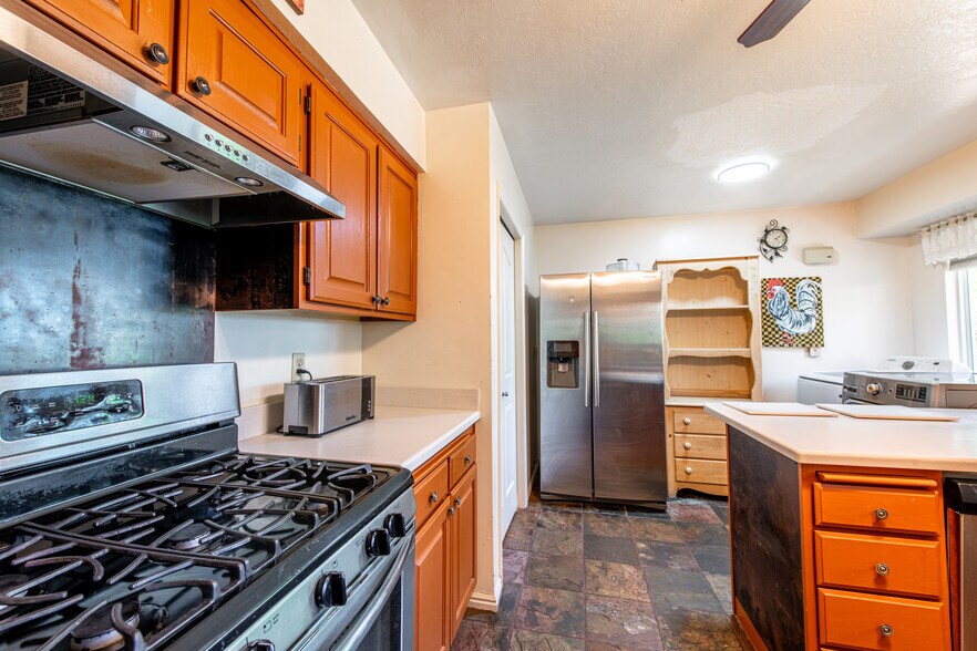 More Photos Of 29 Canyon View Dr, Springdale Hospitality For Sale
